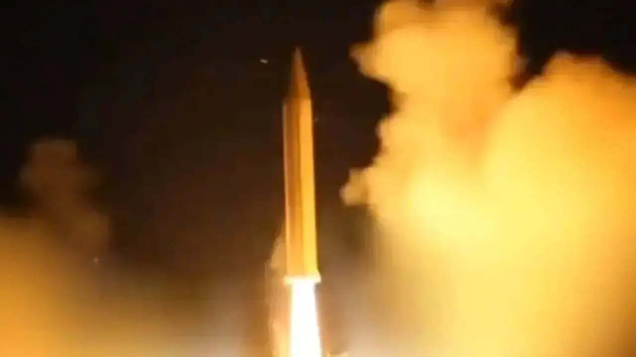 Iran's IRGCMonitor Threatens Oil Blockade After Donald Trump Warns of '20 Times Stronger' Strike