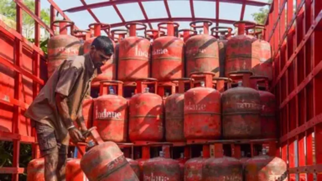 LPG Supply Update: Center Clarifies Domestic Gas Availability Amid Middle East Tension