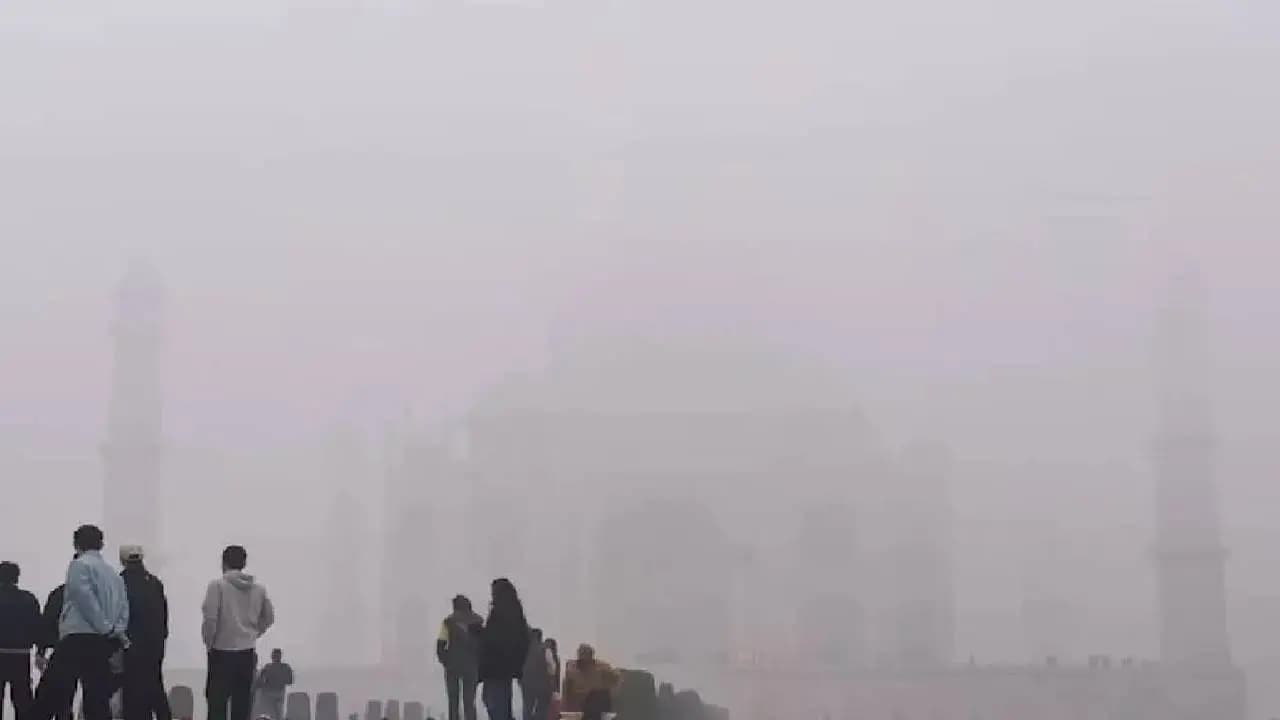 Delhi Weather Update: Thick Fog Blankets NCR Amidst Record March Heat