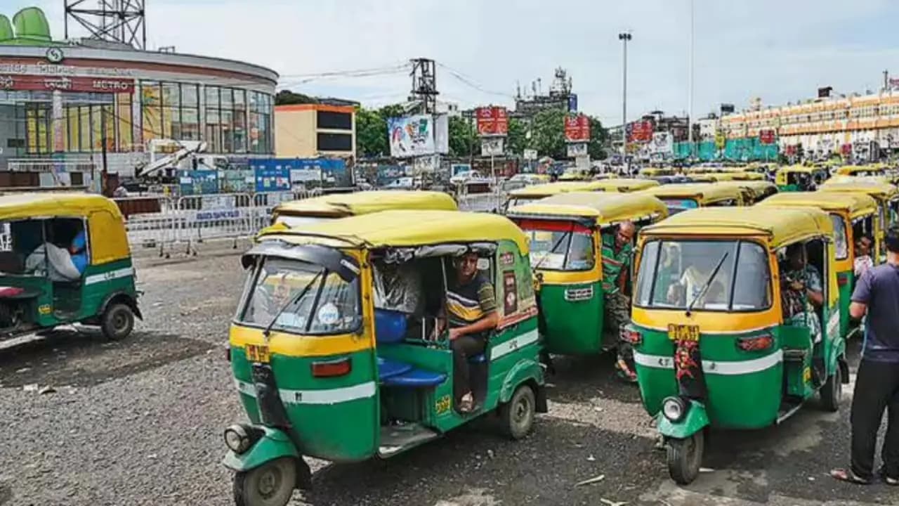 Kolkata Auto LPG Price Hikes by ₹5 Amid Fuel Crisis; Mamata Banerjee Slams Centre