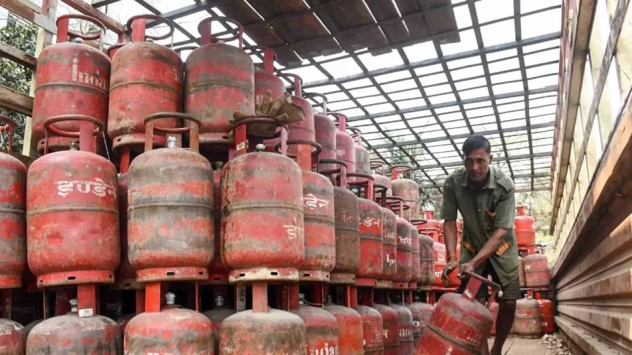 Facing LPG Shortage in West Bengal? 5 Smart Cooking Alternatives as Gas Supply Hit by Global Crisis