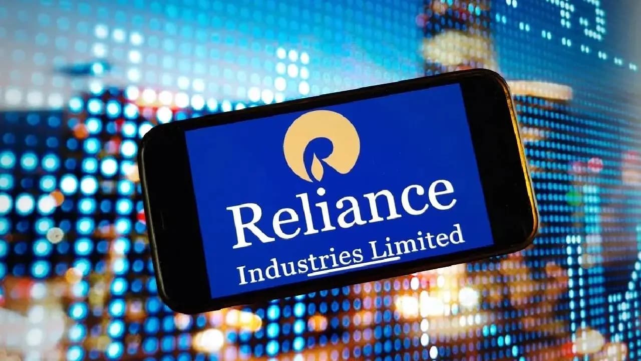 Reliance Industries Shares Surge as Trump Touts Indian Partner for 300B US Refinery Project