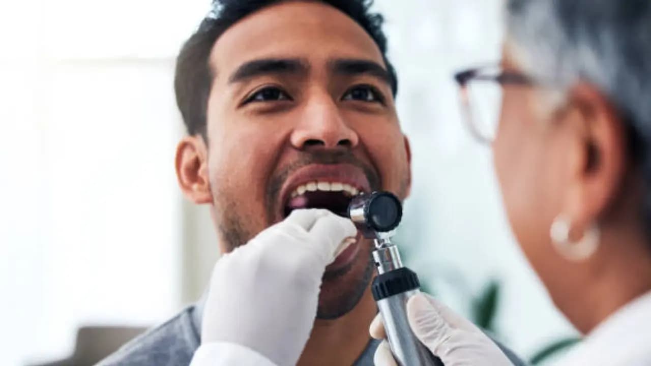 Oral Cancer Warning Signs: Early Symptoms to Watch for on Your Tongue and Gums