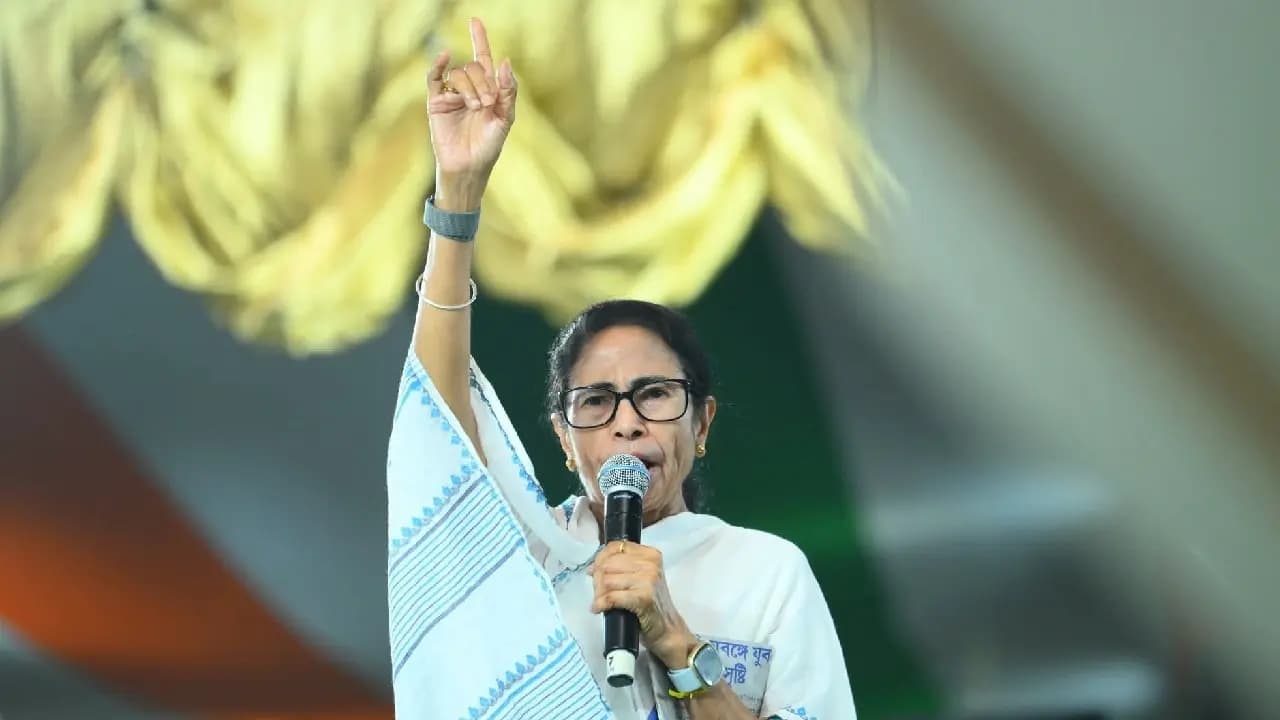 Sources says Mamata Banerjee to Lead TMC Rally in Kolkata on Monday Against LPG Price Hike