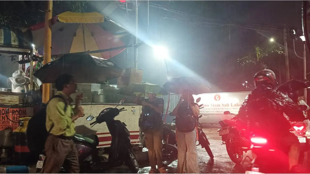 Kolkata Weather Update: Heavy Evening Rain Lashes City and Suburbs, Mercury Drops to 25°C