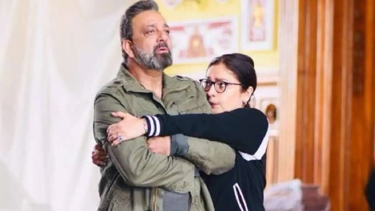 Title: Why Sanjay Dutt Refused to Kiss Pooja Bhatt in Sadak: Mahesh Bhatt’s Sharp Reaction Revealed
