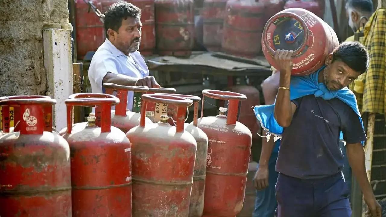 India LPG Crisis: Center Increases Gas Supply as Iran Conflict Hits Weddings and Restaurants