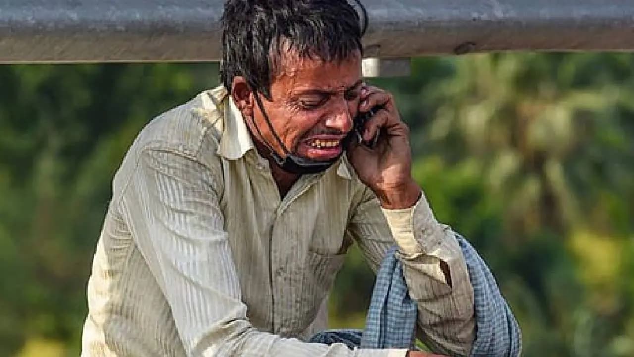 Lockdown: LPG Shortage Revives Covid-Time Lockdown Situation as Lakhs Of Gig Workers Lose Job 