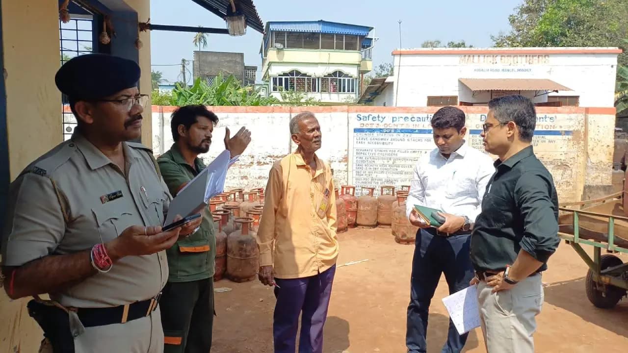 Hooghly Administration Raids LPG Godowns to Curb Black Marketing Amid Supply Concerns