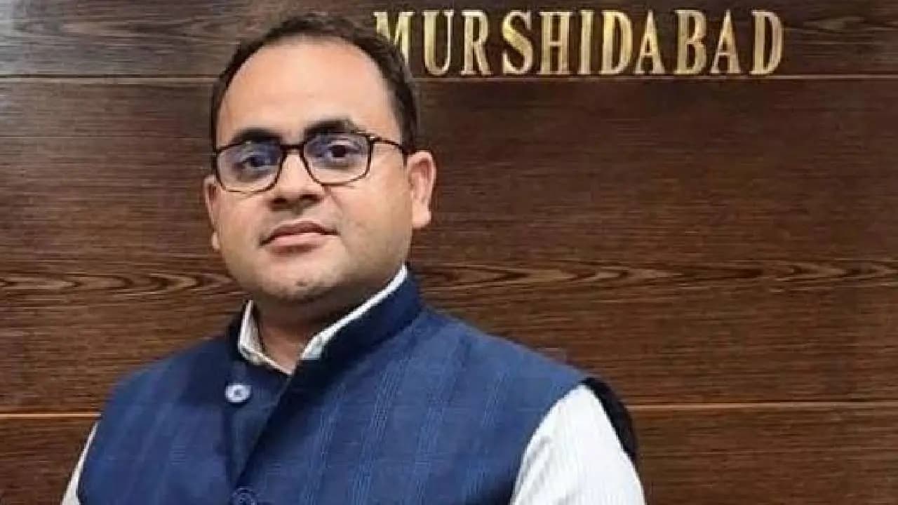 Murshidabad DM Nitin Singhania Replaced by Surendra Kumar Meena