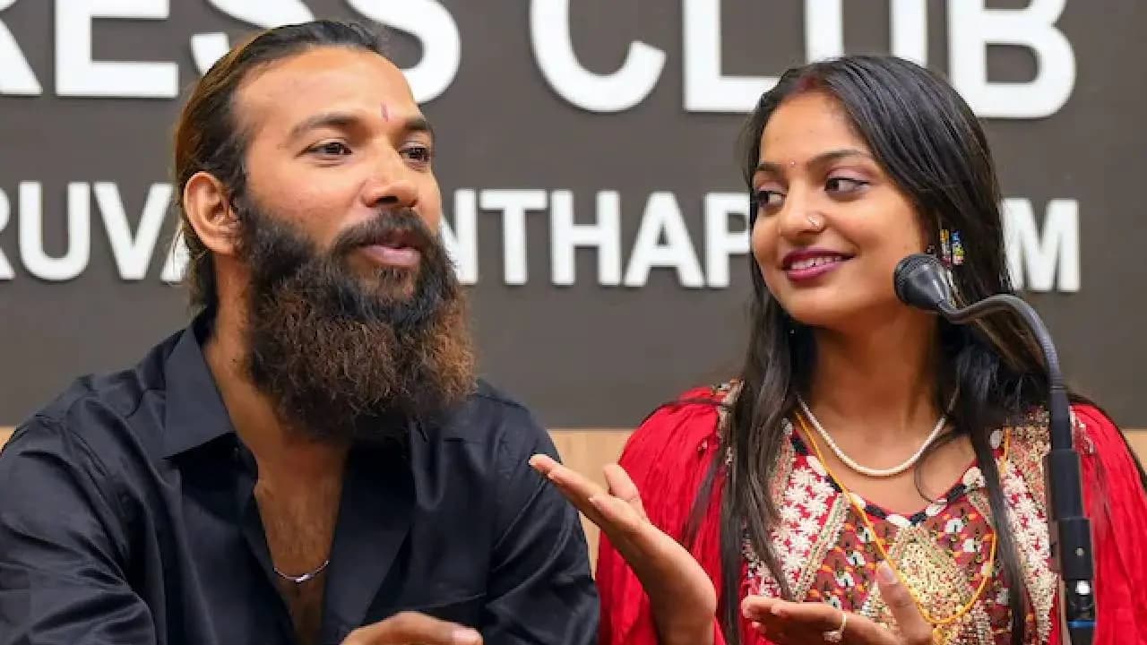 Kumbh Mela Sensation Monalisa Bhosale Marries Farman Khan Amid Family Allegations of Fraud