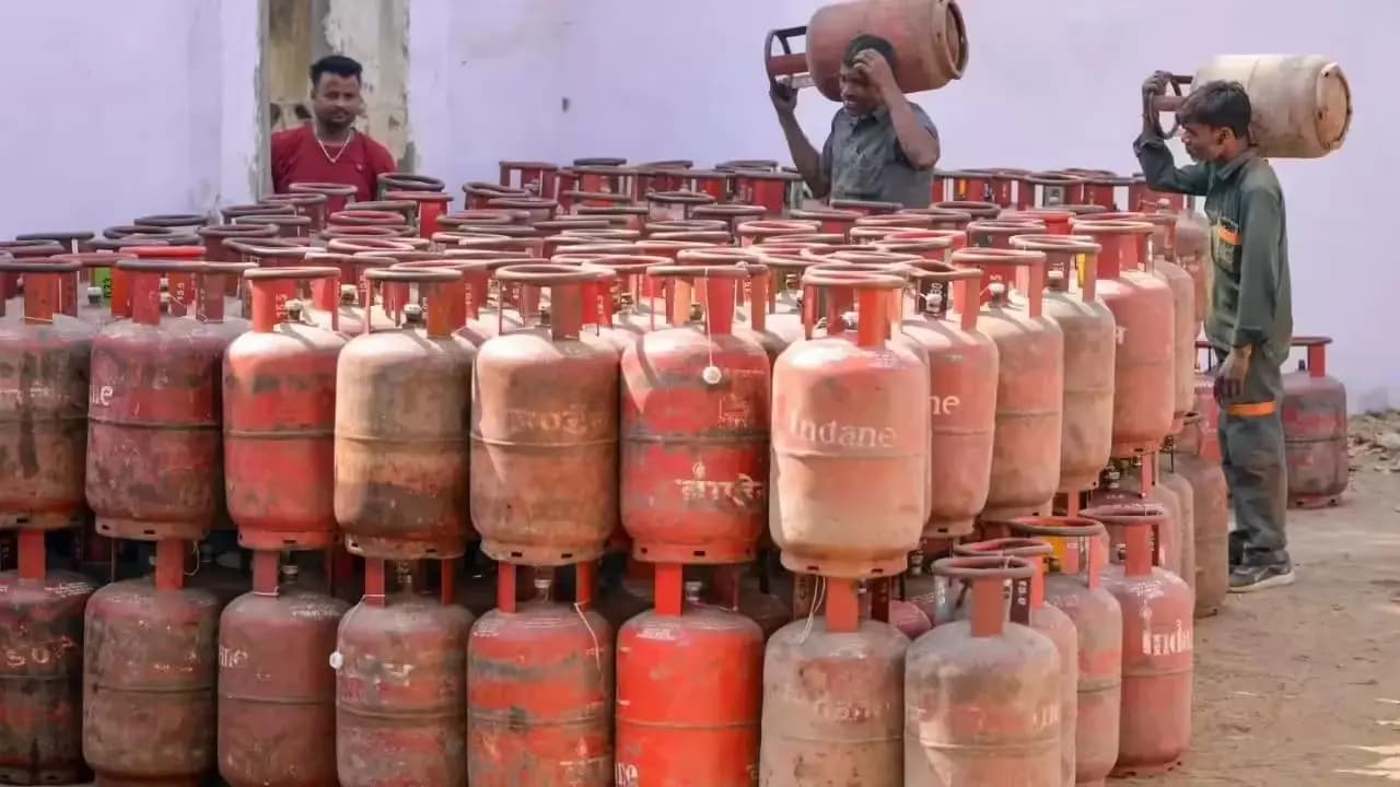 LPG Cylinder Booking Guide: How to Book Gas via WhatsApp and Register Complaints Online
