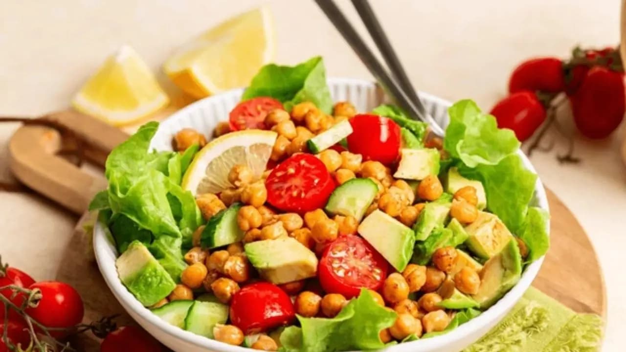 Quick Chickpea Avocado Salad Recipe: A High-Protein Breakfast for Busy Mornings