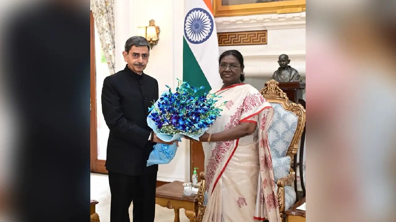 WB Governor R.N. Ravi Meets President Murmu Amid 2026 Assembly Election Buzz
