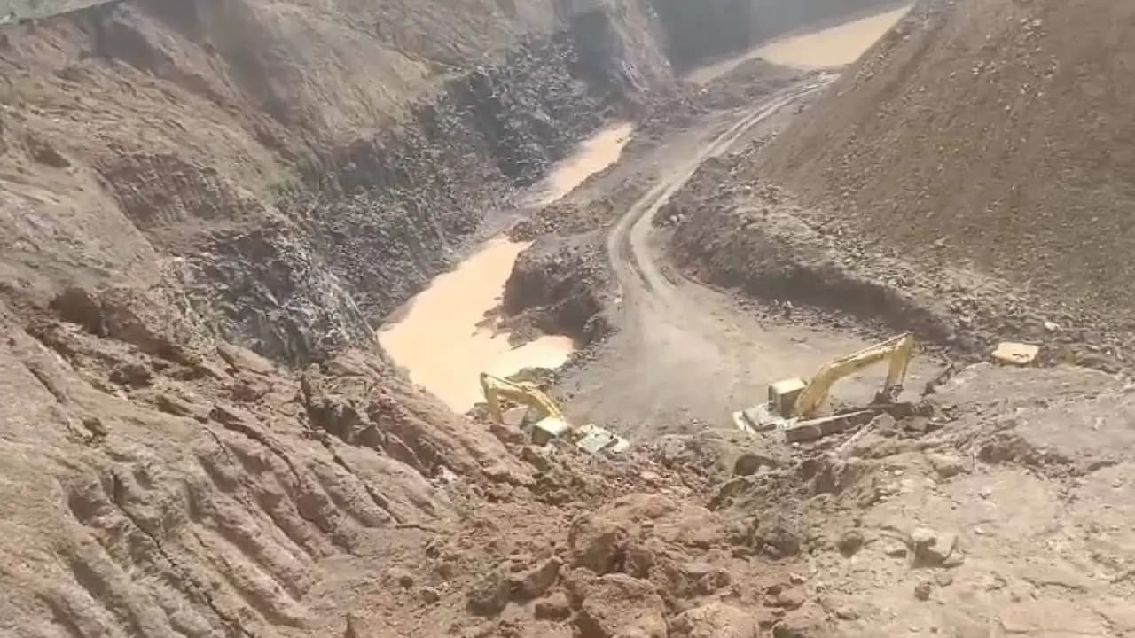 Three Labourers Killed in Birbhum Stone Quarry Collapse 