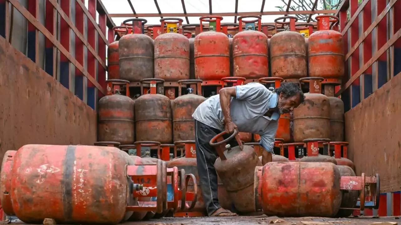 LPG Crisis: Magic courtesy of the Centres assurance the number of gas cylinder bookings drops significantly in just one day