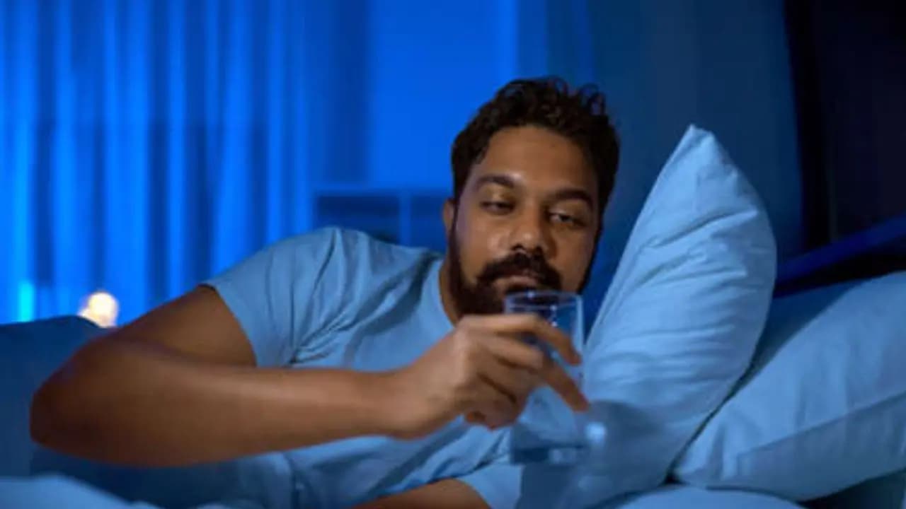 Drinking Water Before Sleep: Benefits, Risks, and the Ideal Time to Hydrat