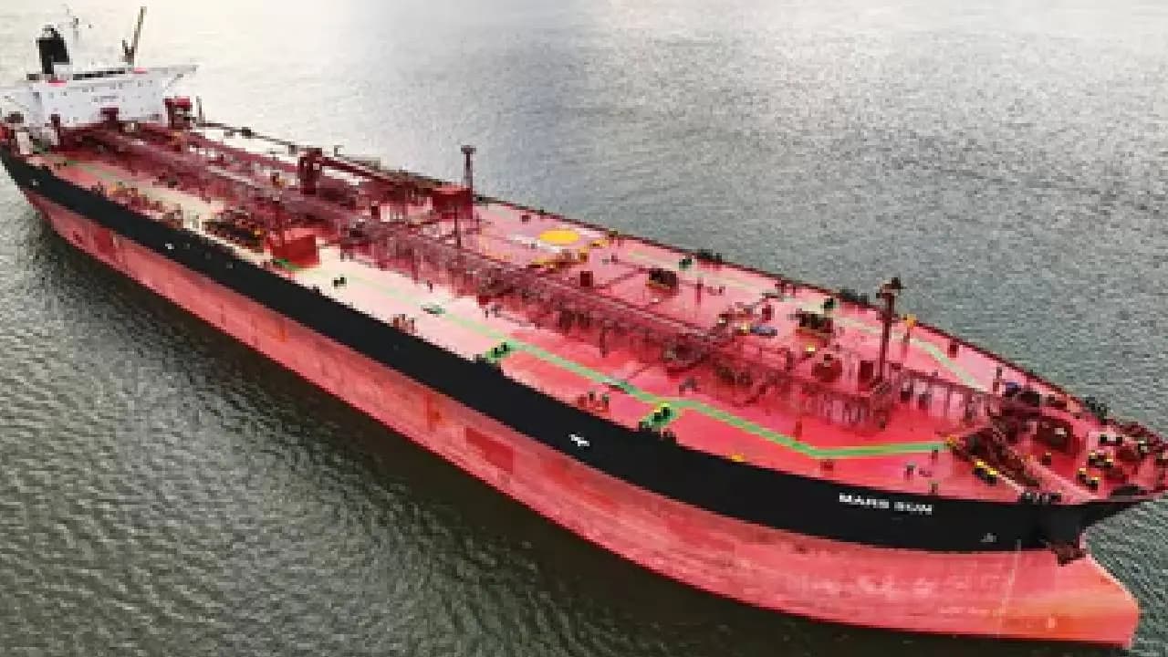 Russian Oil Tankers Divert to India from China Amid Hormuz Strait Crisis