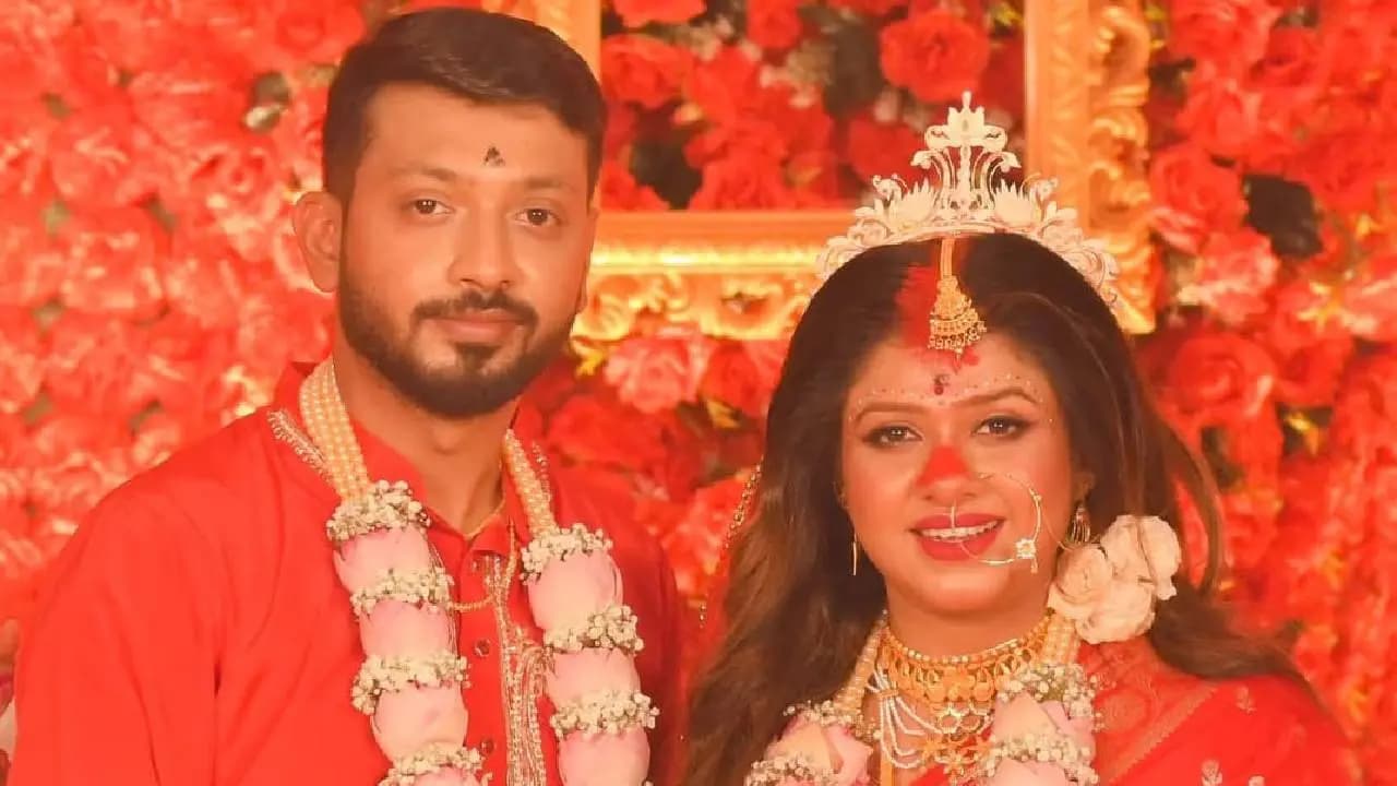 Bengali Actress Susmita Roy Gets Married to Business Partner Subhashis De; Shares Emotional Post