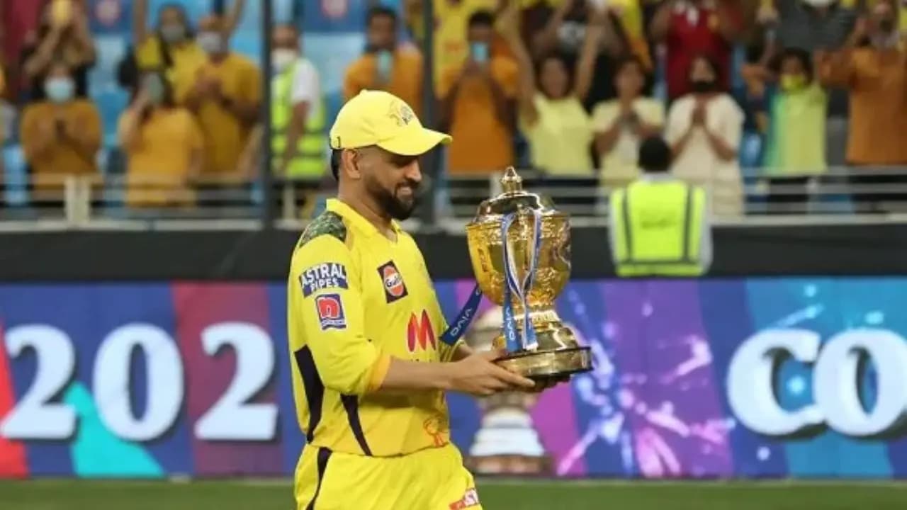 Former South African Cricketer AB de Villiers said MS Dhoni shoul bat higher of be out of CSK squad in this IPL