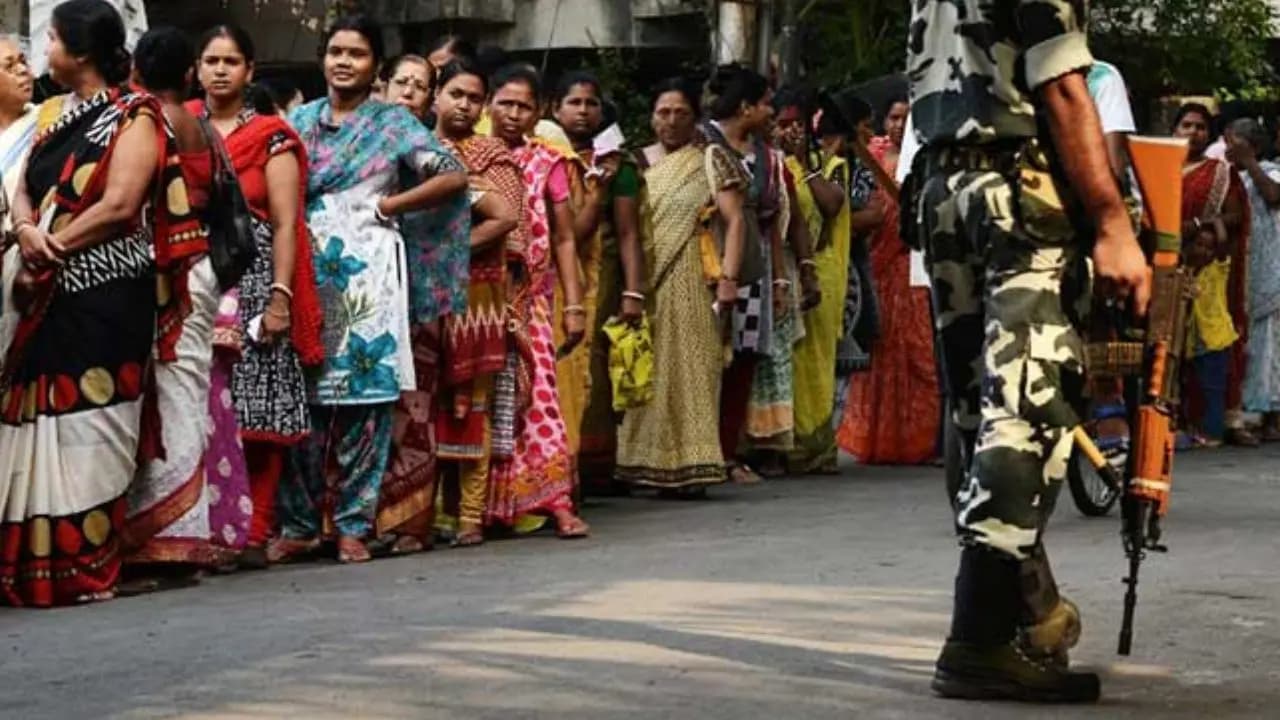 West Bengal Polls: Election Commission Meets New DGP, CP; 478 Observers Arrive to Oversee Voting