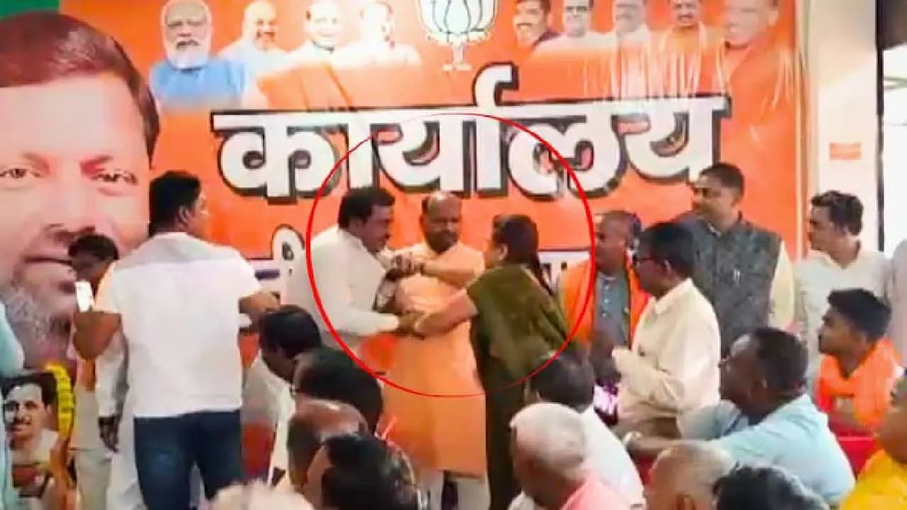 UP Woman Slaps BJP Worker at Event Over Alleged ₹4.5 Lakh Financial Fraud
