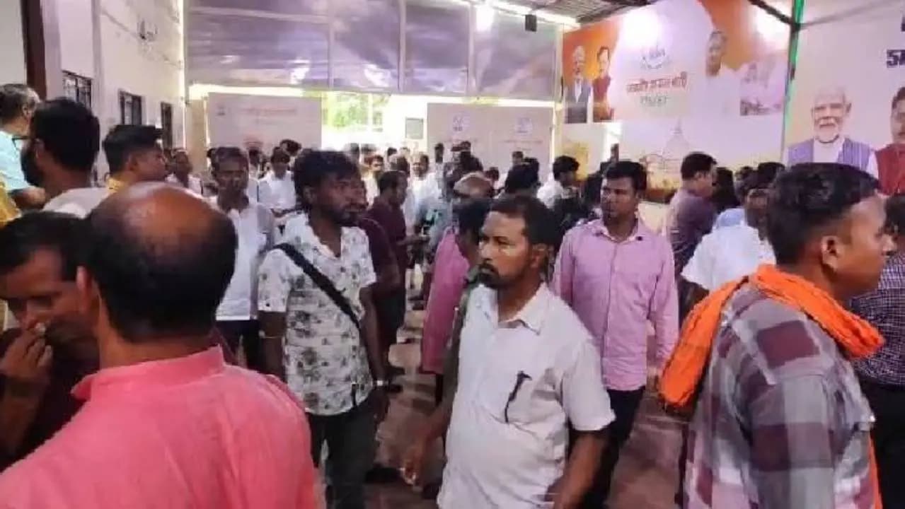 BJP Workers Protest in Salt Lake Over Beliaghata Candidate