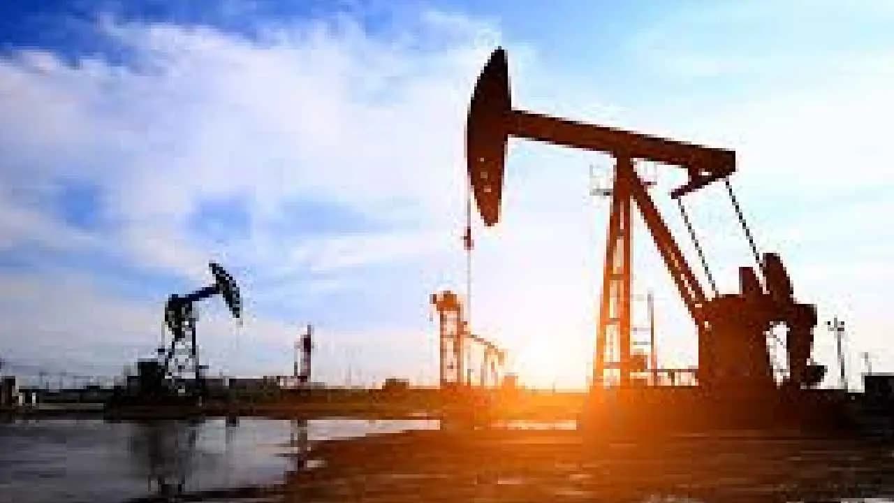 Global Oil Prices Drop as US Eases Iran Sanctions Amid Hormuz Strait Supply Security Initiatives