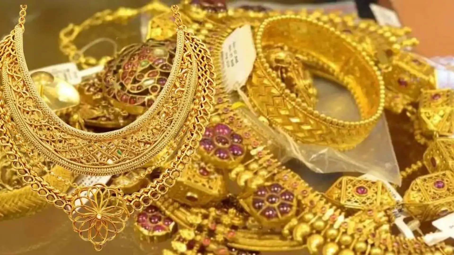 Gold Prices Plunge in India: Why the Yellow Metal is Getting Cheaper for Buyers