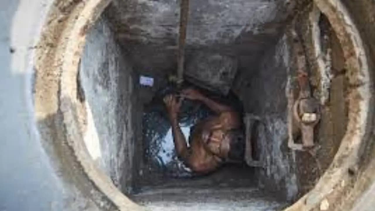 Manual Scavenging Deaths in India: 315 Sanitation Workers Died Since 2021 Despite Legal Bans