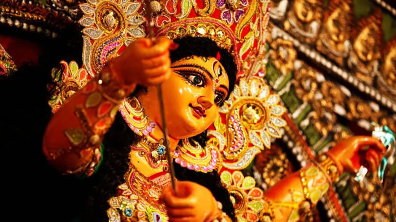 Chaitra Navratri 2026: Vastu Tips and Rituals to Solve Financial Issues and Marriage Delays