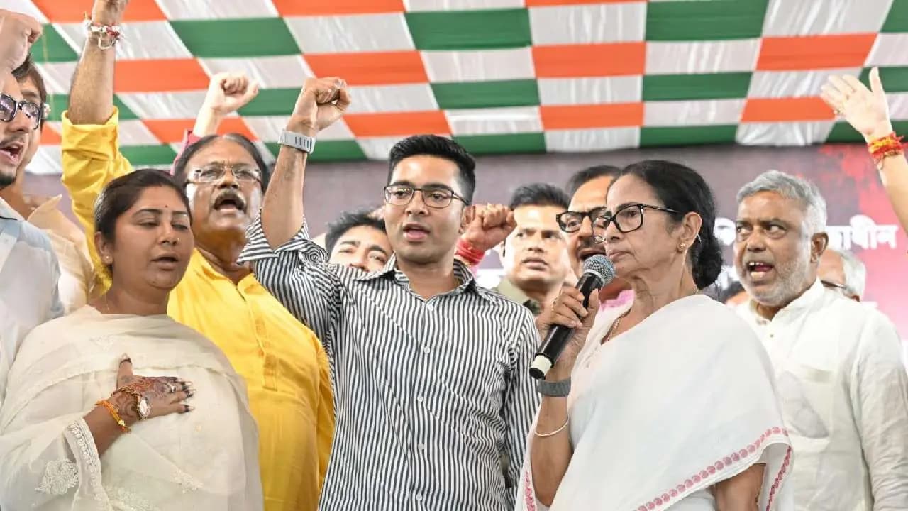 Mamata Banerjee to Launch Bhabanipur Campaign on Sunday; TMC Supremo Calls Workers' Meet at Chetla