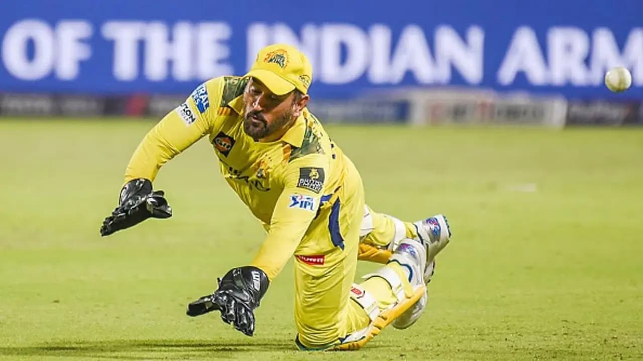 CSK star MS Dhoni spotted limping ahead of IPL 2026 season