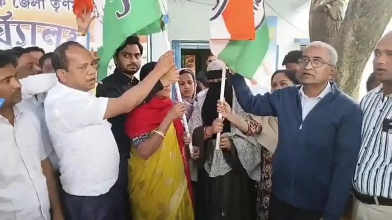 West Bengal Election 2026: Lalgola Panchayat Samiti Congress Leaders Join TMC in Murshidabad Ahead of Bengal Polls