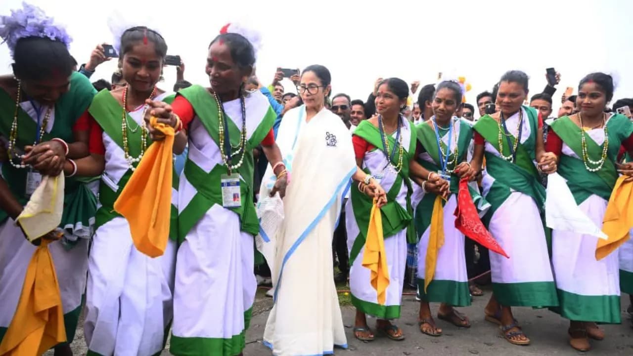 Bengal Elections 2026: Mamata Banerjee Joins Tribal Dance in Duars; Trinamool Chief Slams EC Over Neutrality