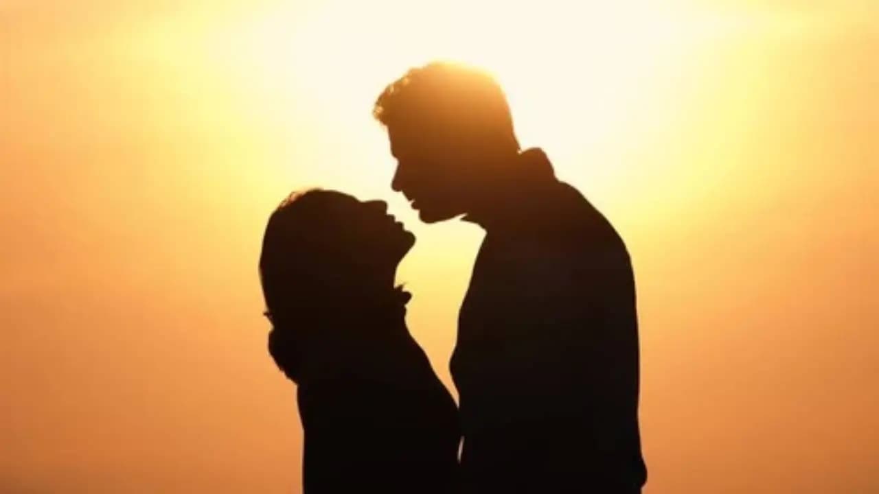 Emraan Hashmi and Esha Gupta: The Truth Behind the Viral 20-Minute Kissing Scene in Raaz 3