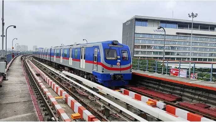 Metro operation in green line halted suddenly