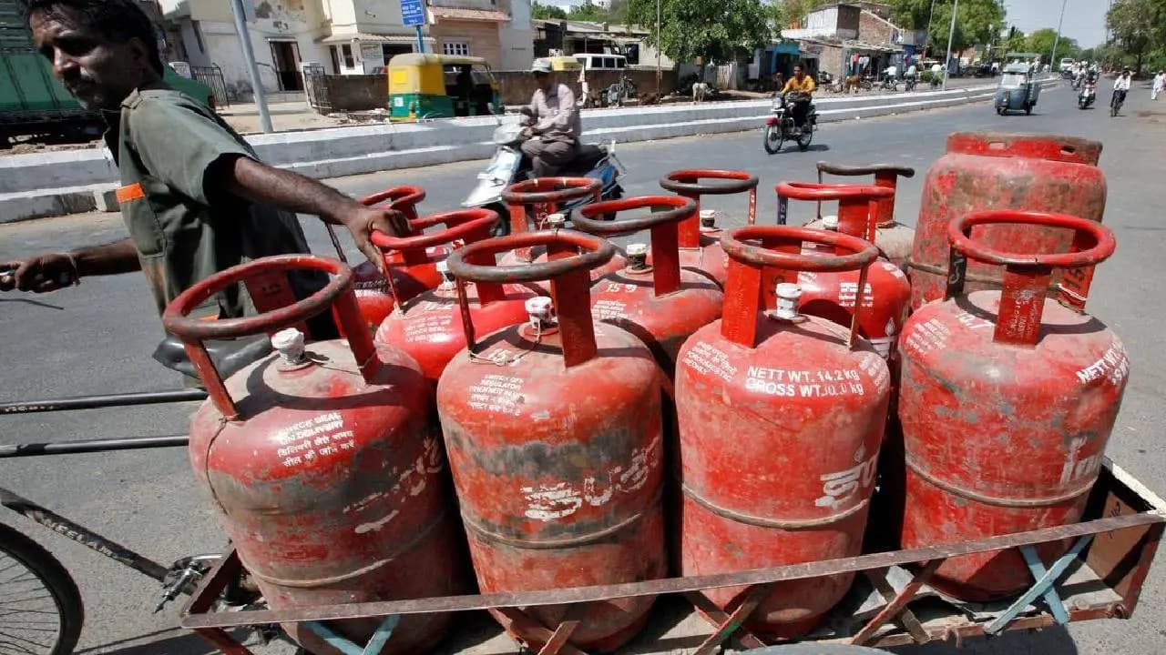 Centre Clarifies No Change in LPG Cylinder Booking Rules