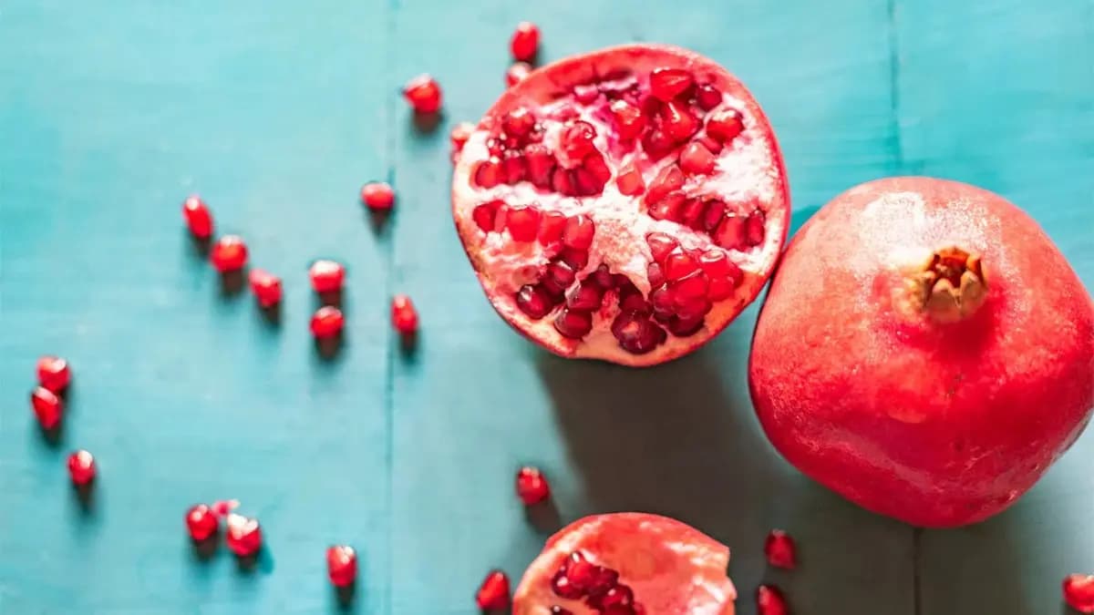 How to make homemade hair dye using pomegranate skin lif