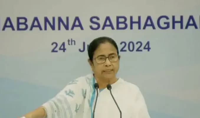 Mamata Banerjee jabs Municipal service-police-ministers and others 