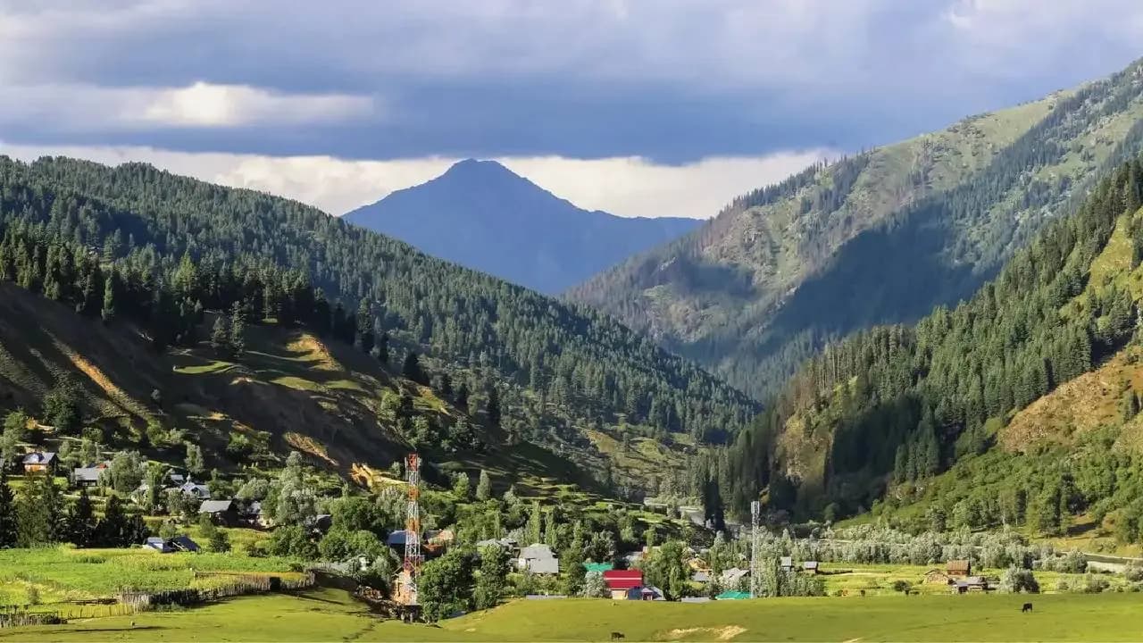 West Asia Conflict Spikes Domestic Tourism: Ladakh and Rishikesh See 30% Booking Surge