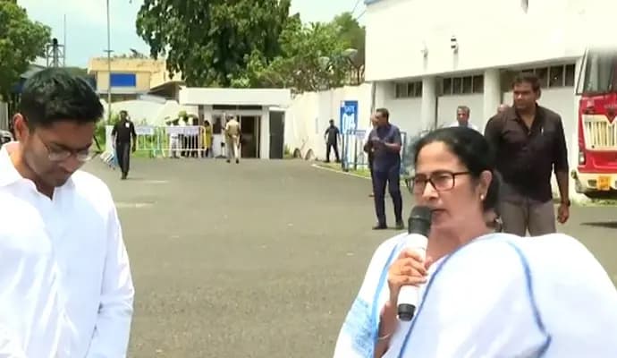 mamata banerjee is going to delhi friday afternoon gnr