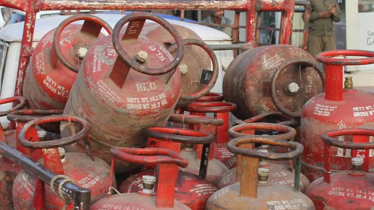 India Fuel Supply Update: Ministry Confirms 60-Day Oil Reserve Amid Shortage Rumours