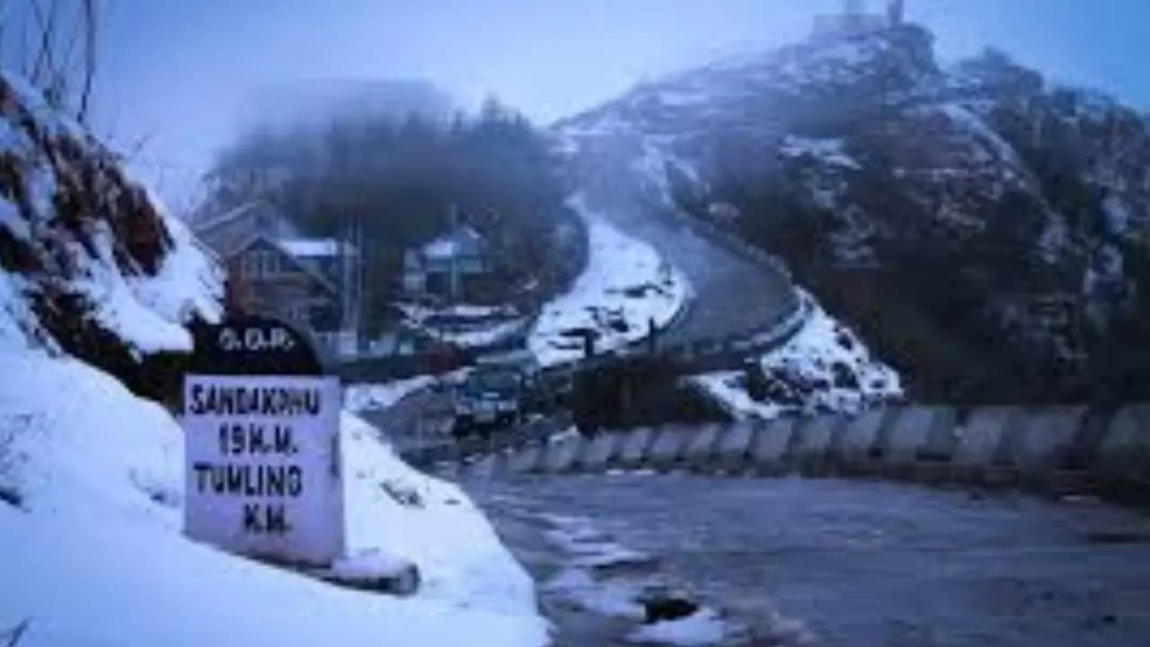 A tourist from Kolkata lost his life amidst a tune of sorrow on the snow-white Sandakphu