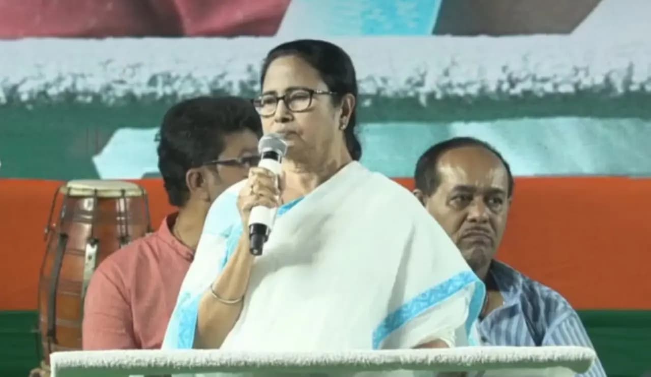 Mamata attacked Modi without naming, criticised the Left