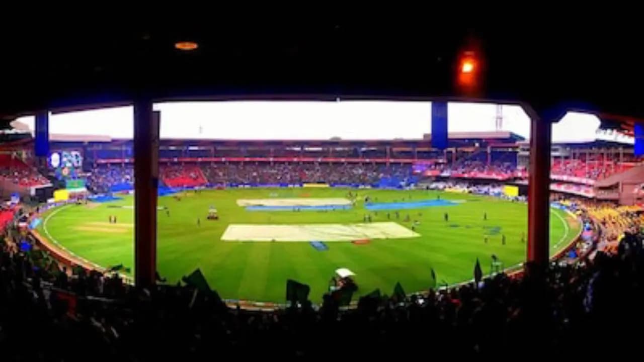 Dozens Of Phones Stolen During Opening IPL Match In Bengaluru 