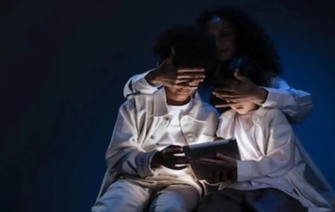 Karnataka Drafts Policy To Tackle Digital Addiction Among School boys and girls 