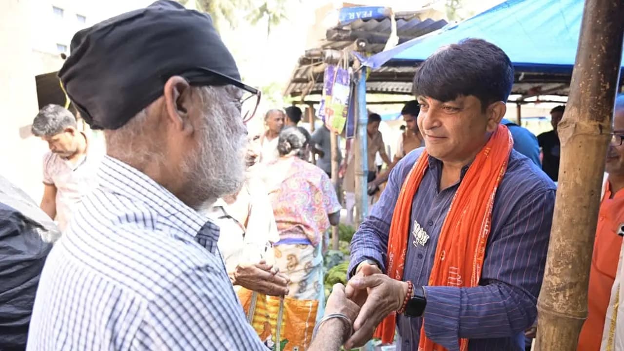 Singer Arijit Singhs Father Blesses BJP Candidate from Murshidabad
