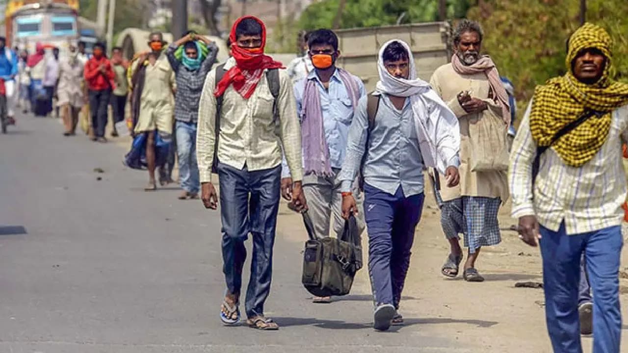 Lockdown Like Situation: LPG Crisis Forces Migrant Workers To Leave Cities