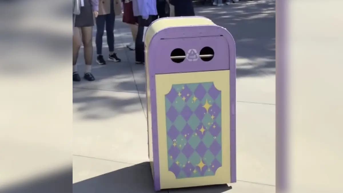 ‘Talking’ Dustbin At Hong Kong Disneyland Is Like A Kid Crying For Attention